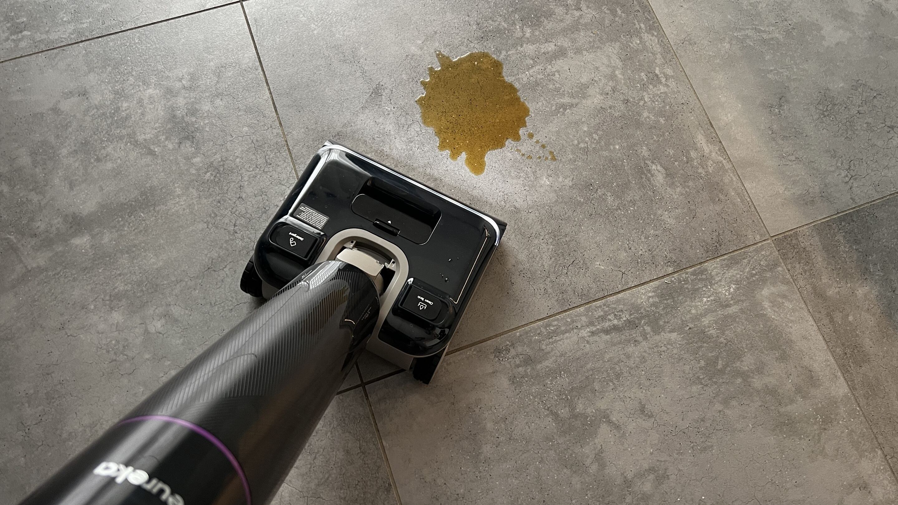 Recensione Eureka FloorShine 880: la lavapavimenti completa e versatile