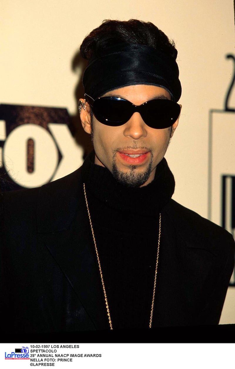 Prince agli Annual Naacp Image Awards a Los Angeles (1997)