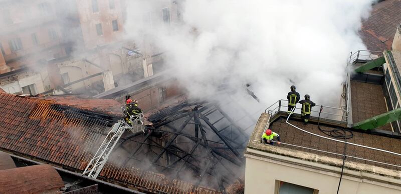 Incendio devasta il tetto della Cavallerizza reale di Torino 6