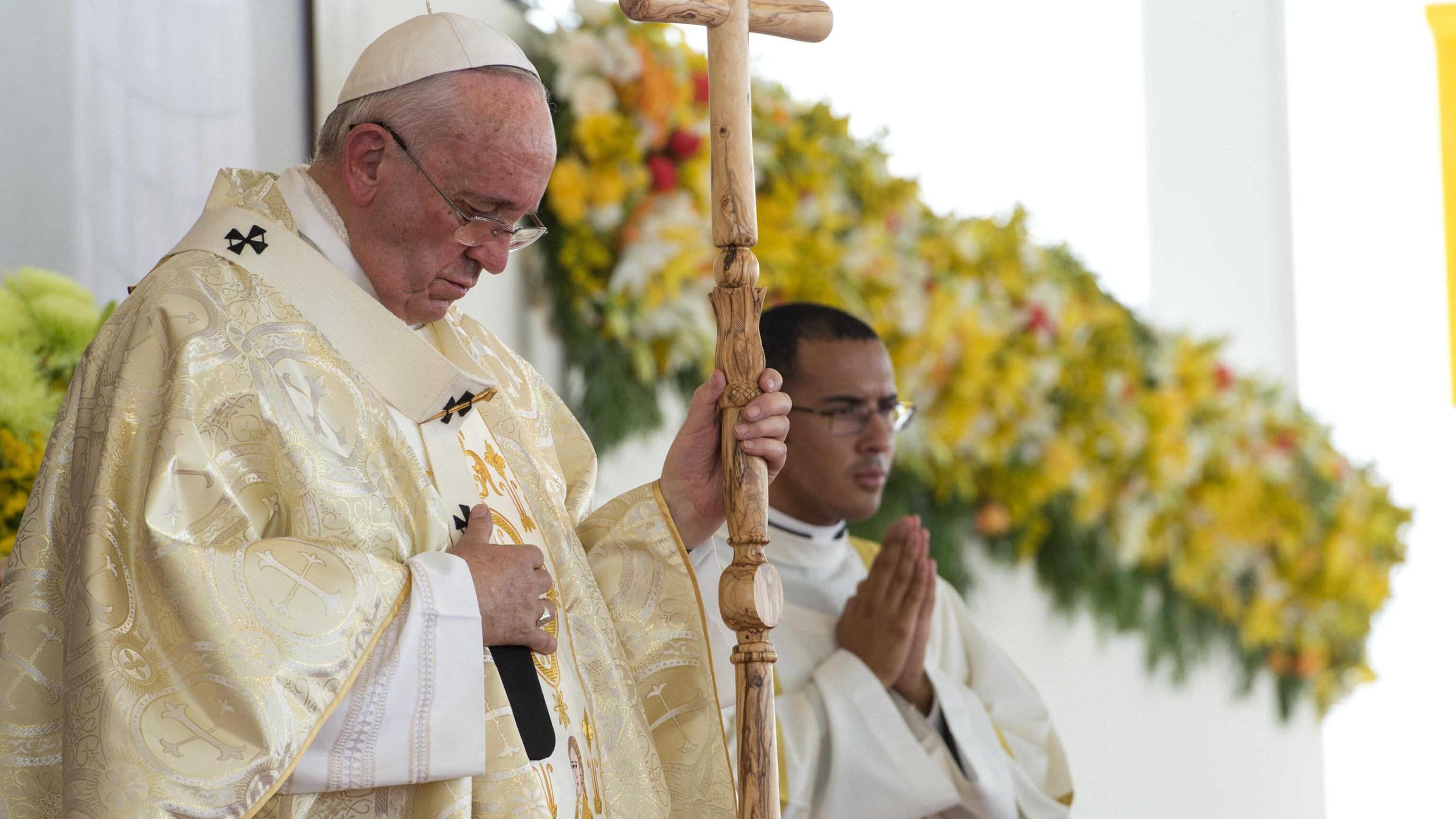 Giubileo, Papa Francesco: "Assolvere le donne che sono pentite per il peccato di aborto"