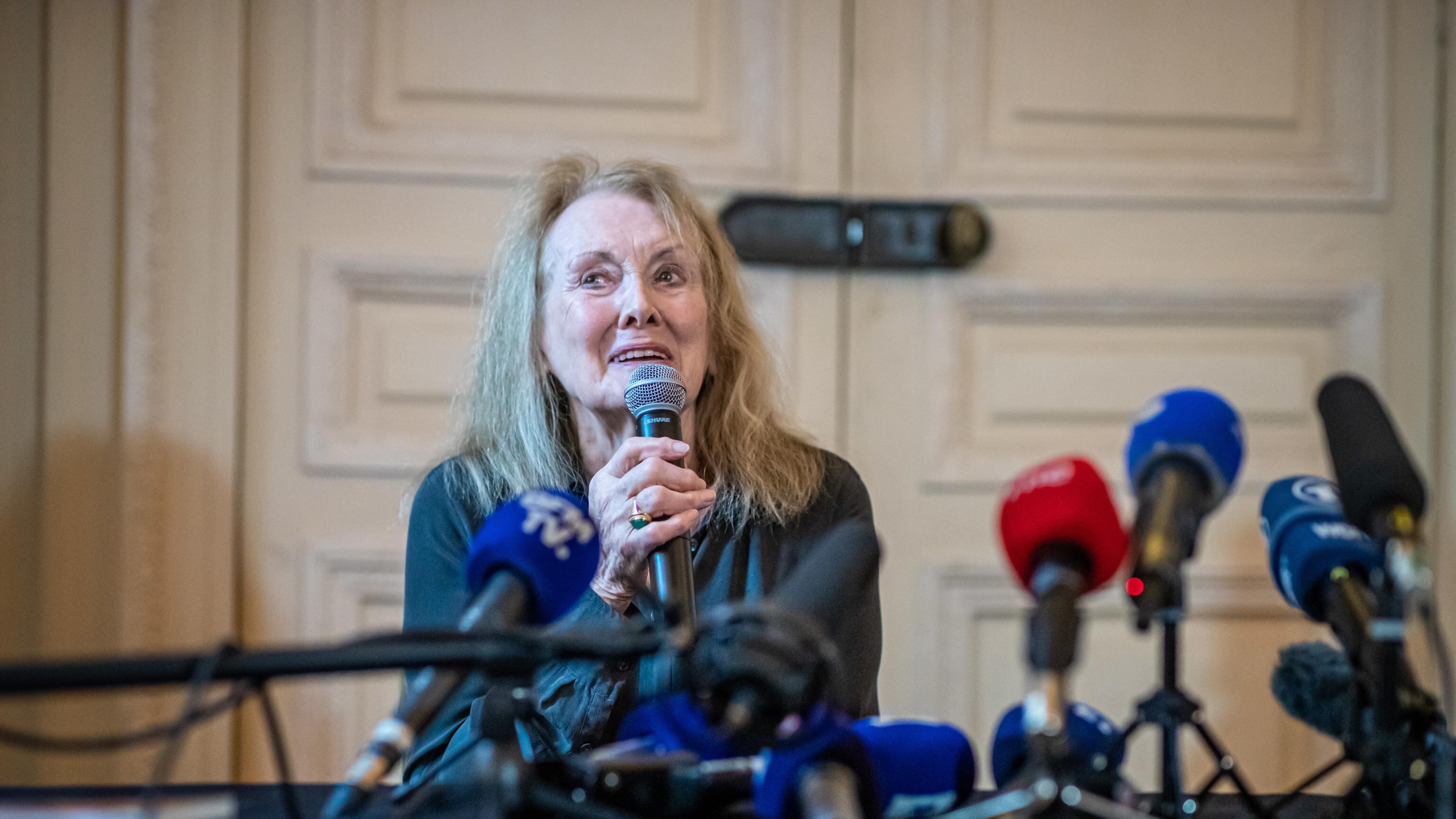 Il Nobel alla scrittrice delle piccole vite. E l’autobiografia si fa universale tra "lotta di classe" e ricerca delle radici