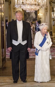 Il Presidente Trump e la Regina Elisabetta durante la cena a Buckingham Palace  6