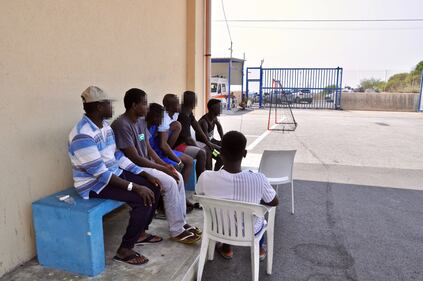 I migranti della Open Arms e della Gregoretti a Pozzallo 5