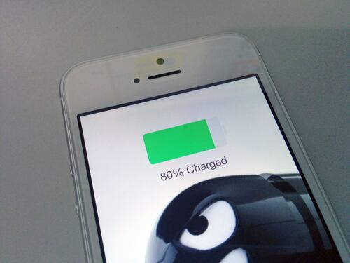 Smarthphone carico in un minuto con la nuova batteria in alluminio