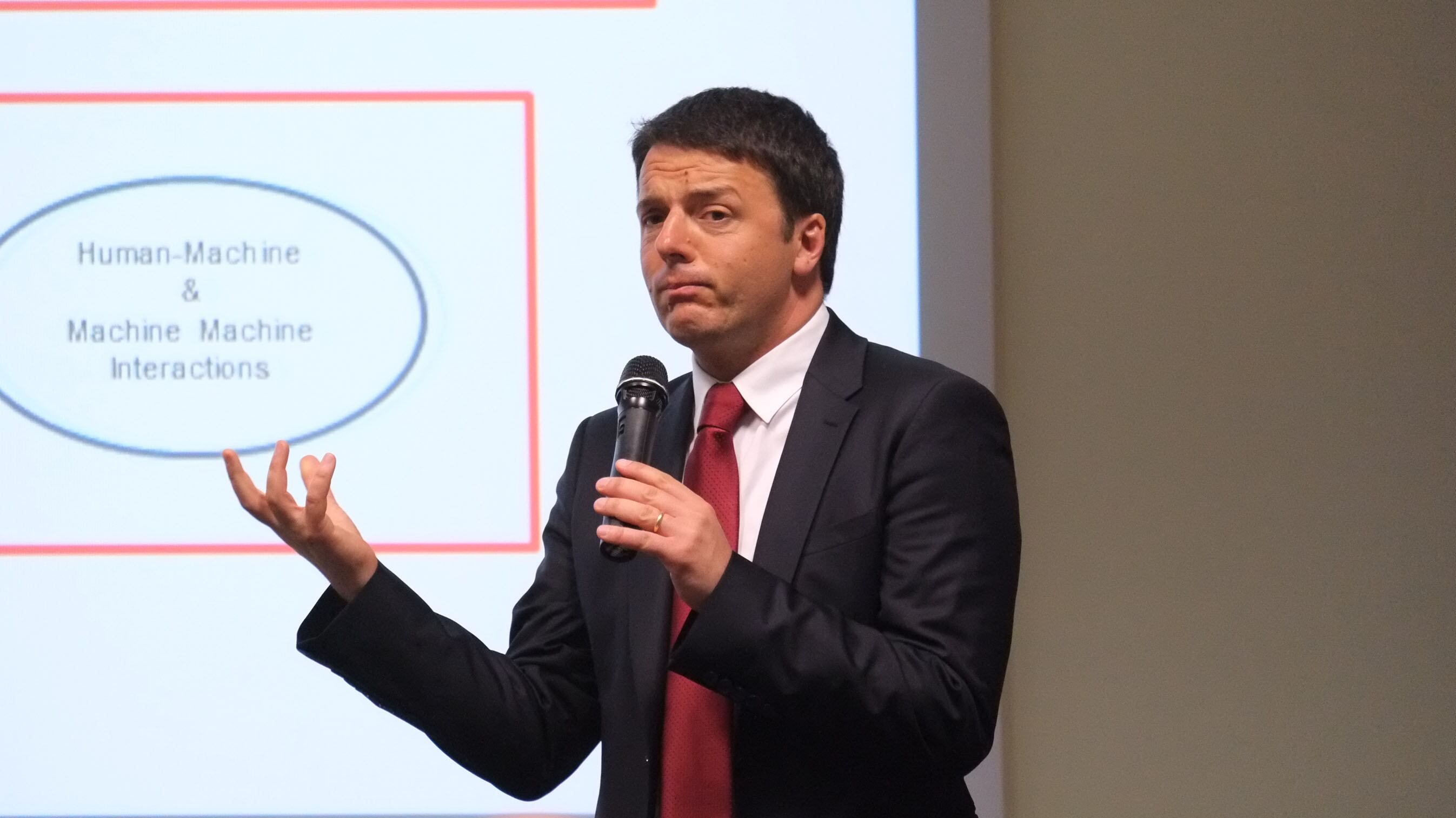 Da Renzi un'altra promessa: "Dal 2015 togliamo il 740"