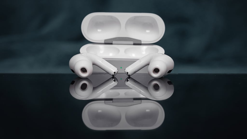 Rivoluzione Apple, AirPods con fotocamere: per cosa si potranno utilizzare e quando saranno pronti