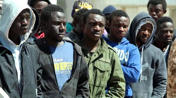 Profughi, il passo indietro della Cei: "Parole strumentalizzate"