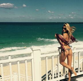 Le curve esplosive di Charlotte McKinney catturano l'attenzione 3
