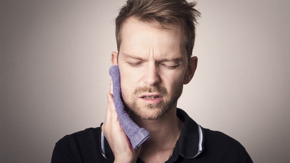 Dente del giudizio, che cos’è e perché provoca problemi