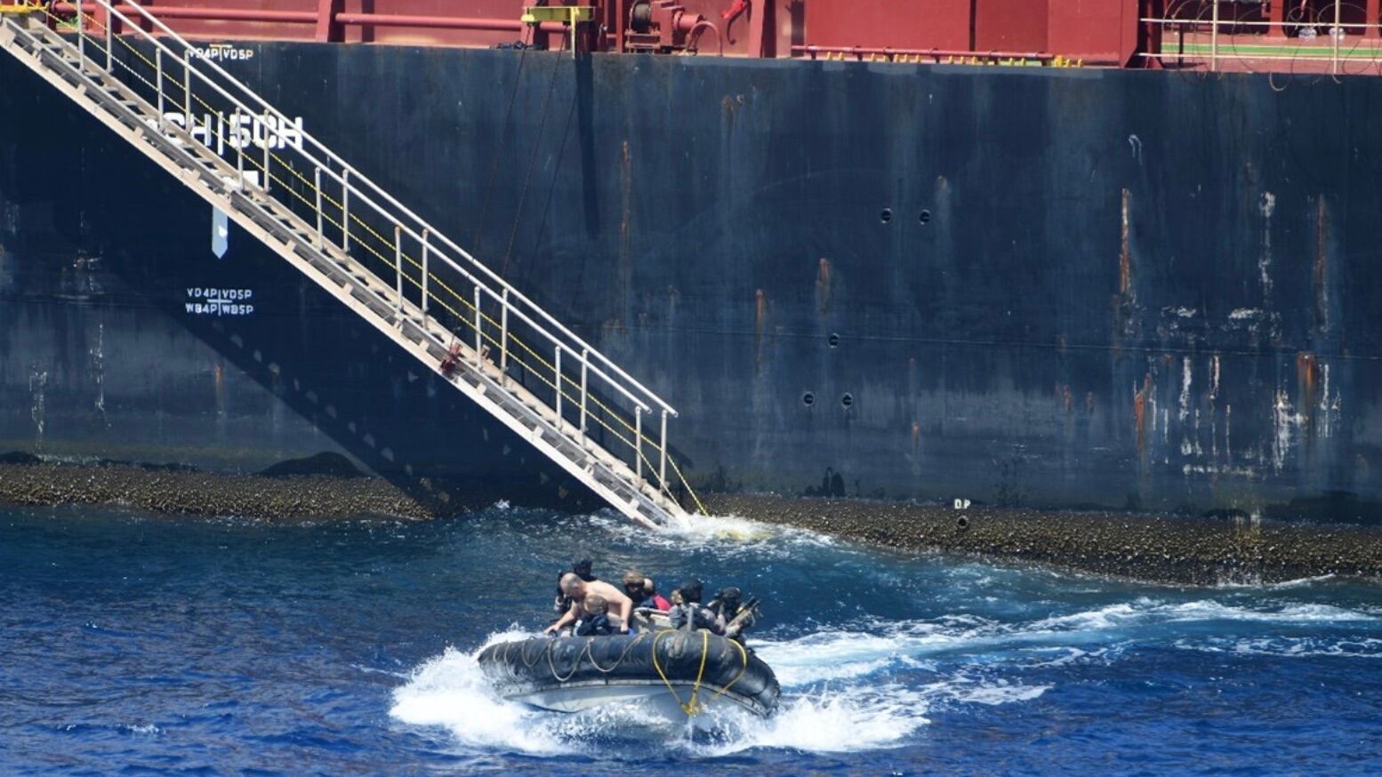 Pirati, commandos e tensioni dei mari caldi: tornano in azione i Marcos