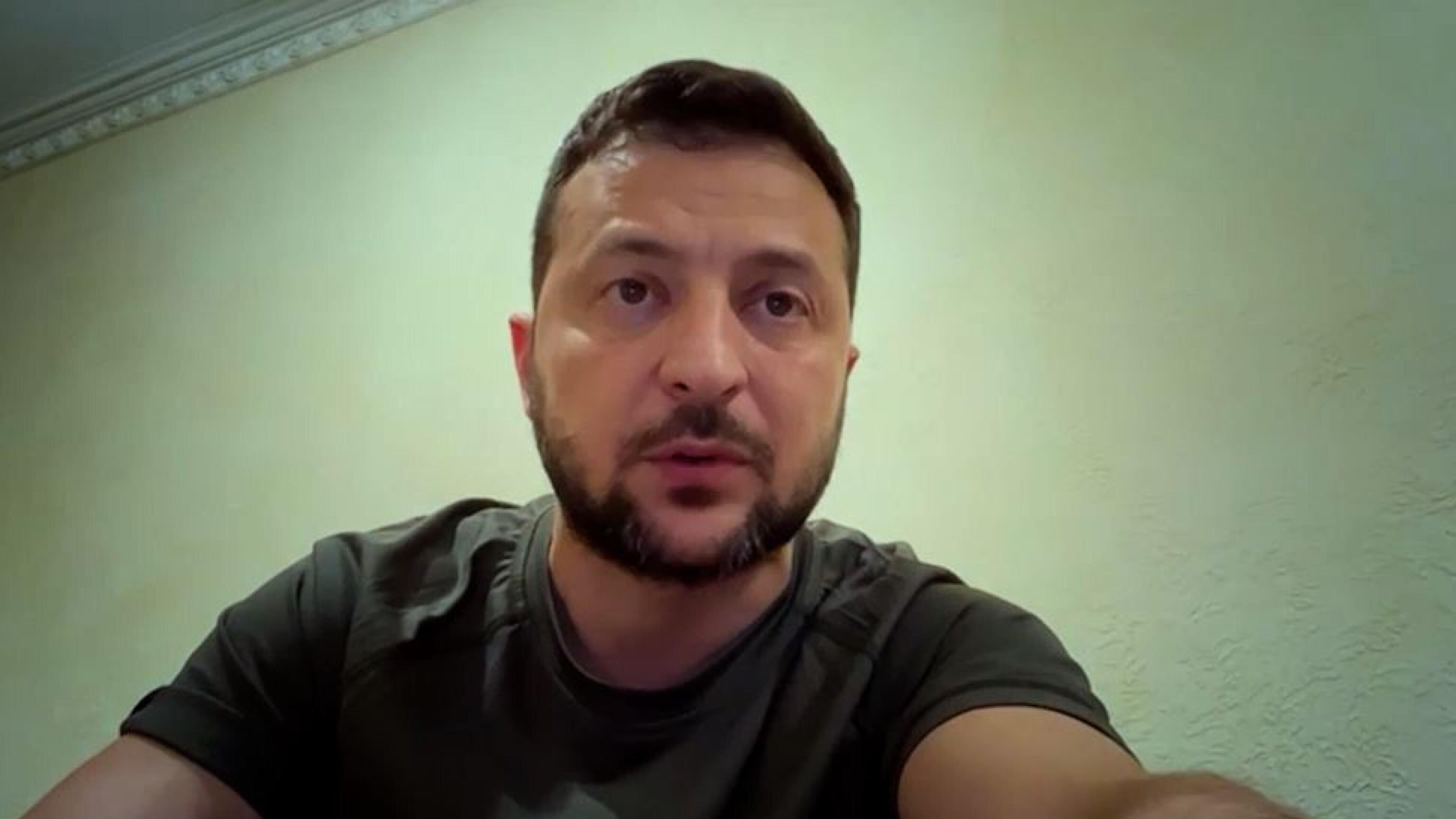 Spunta l'hashtag #ZelenskyCriminalWar. Così la guerra si sposta sui social