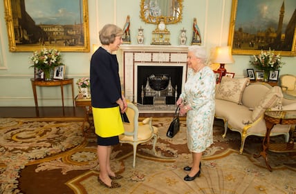 Theresa May a Downing Street 4