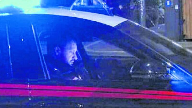 Trovata morta in casa: l'asciugamano sul volto e la serratura sparita