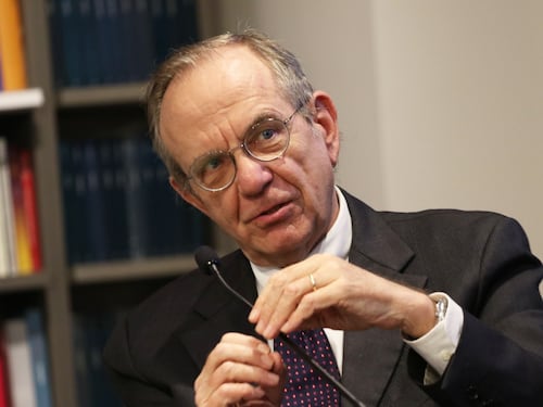 Se l'opaco Padoan adesso accusa l'opacità della Bce