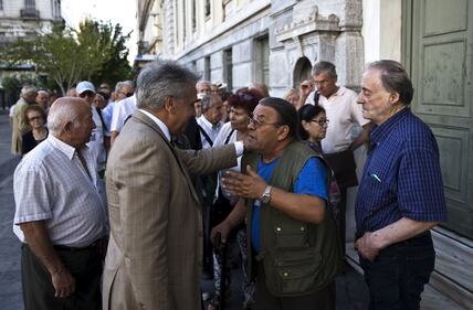 Grecia, code alla National Bank riaperta oggi 6