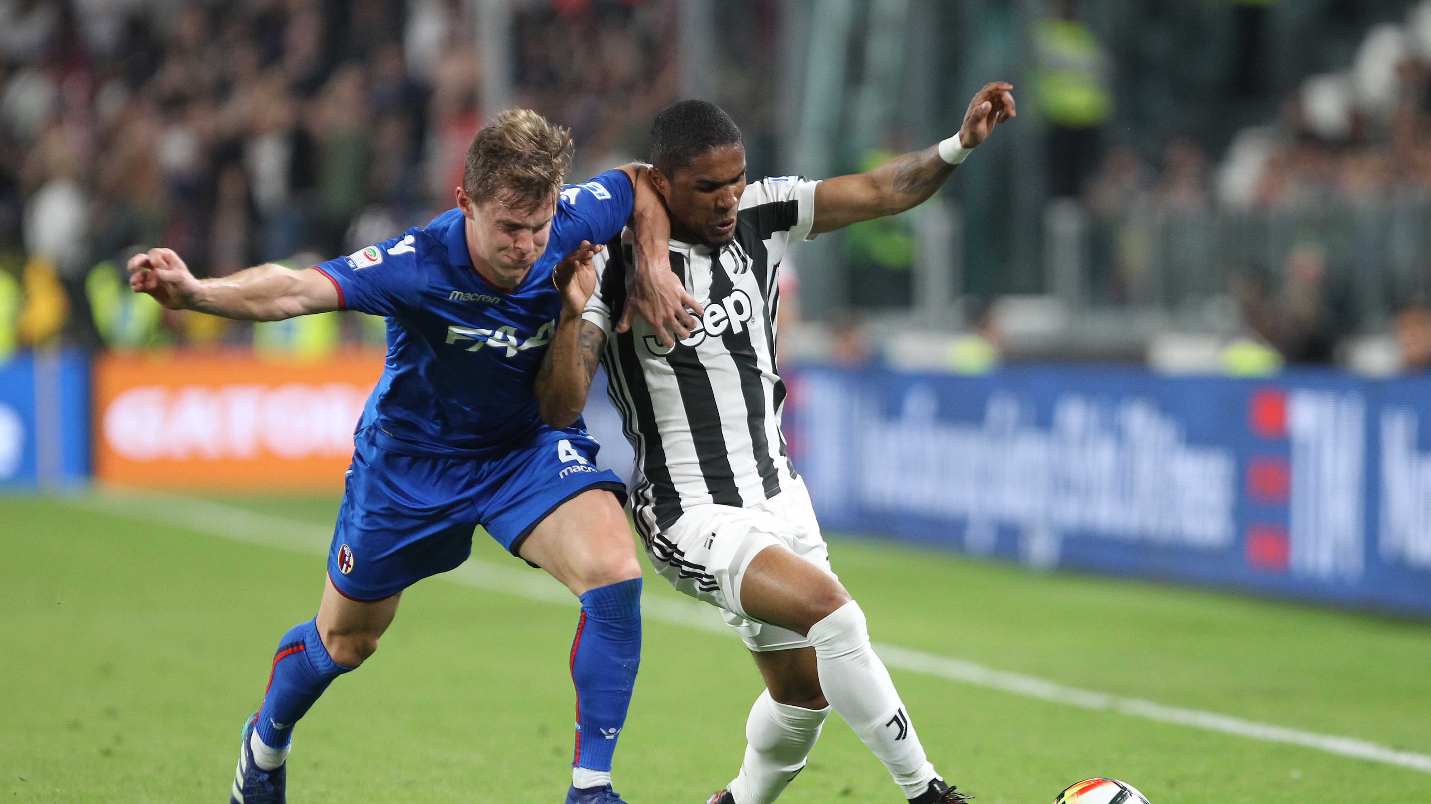 Douglas Costa e Calhanoglu, barbari da vittoria
