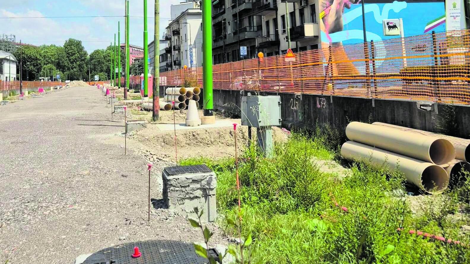 Amianto nel cantiere di piazzale Stuparich. Extracosti e si allontana la fine dei lavori