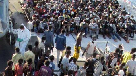 Isis davanti alle nostre coste: "Vi invadiamo coi migranti"