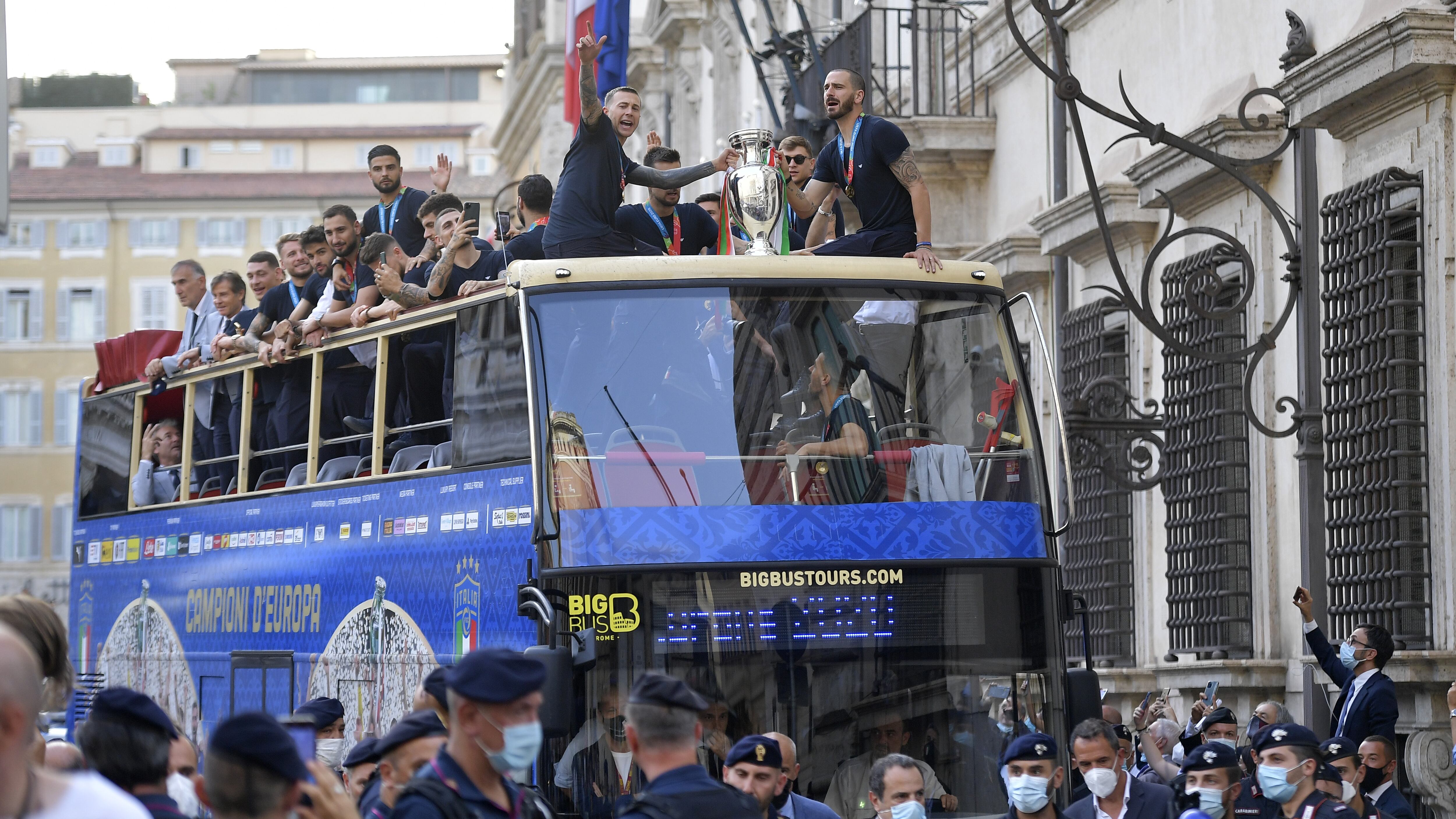 "Violati i patti", "Noi responsabili": scontro sugli Azzurri