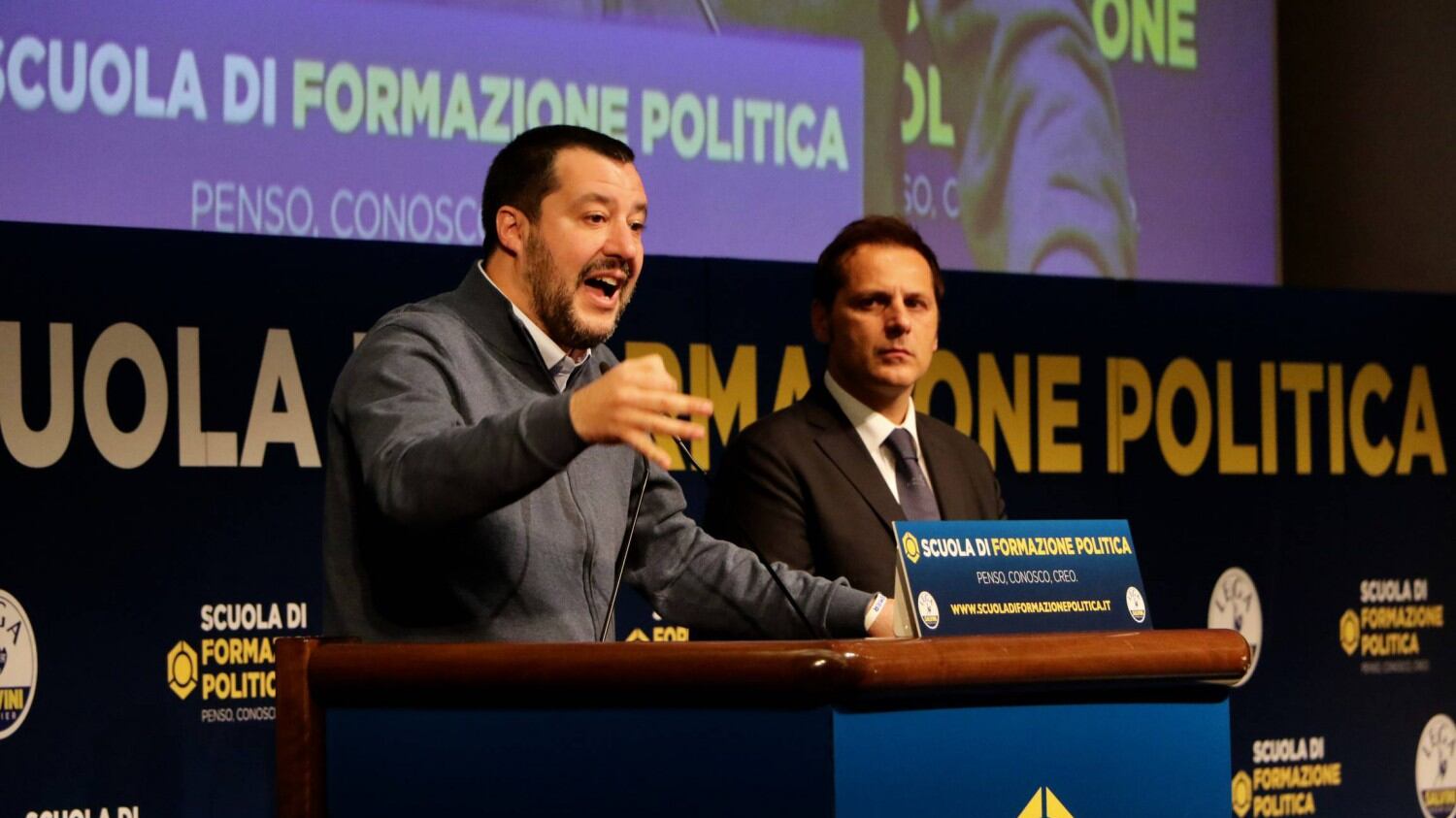 Il M5S accusa: "Salvini ha voluto la crisi per coprire Siri"