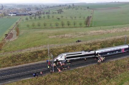 Treno deraglia in Francia 1