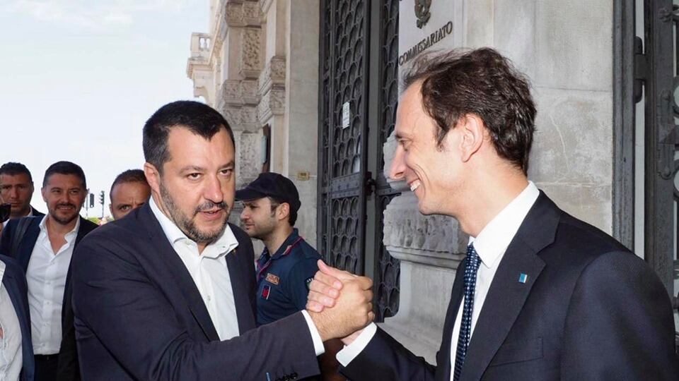 Salvini: "C'è offensiva estiva delle Ong, blindiamo anche confini a Est"