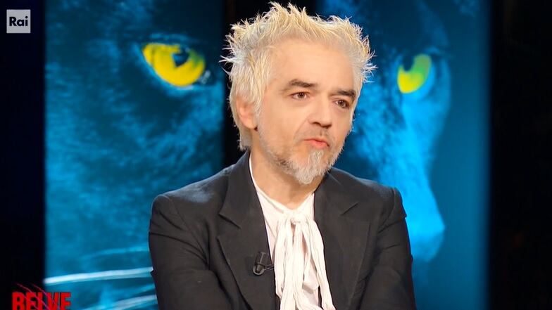 Morgan in imbarazzo per la domanda sui rapporti omosessuali: "In che senso?"