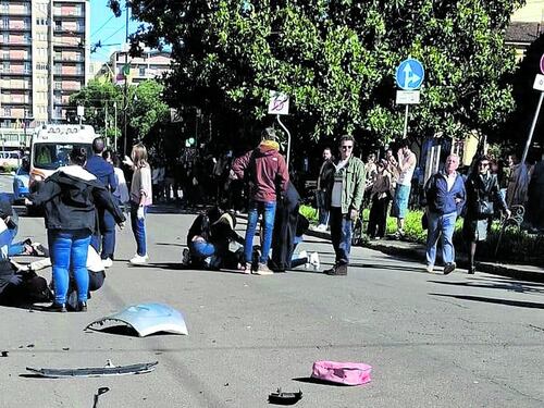 Auto e coltellate, tattica jihadista. E ora indaga l'antiterrorismo