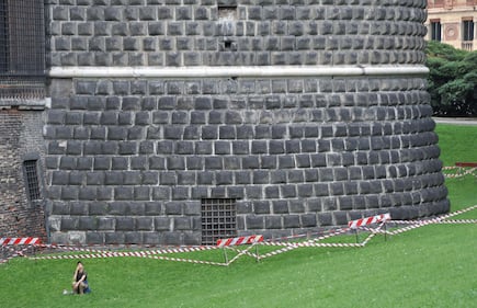 Crollano frammenti della torre: paura al Castello Sforzesco 20