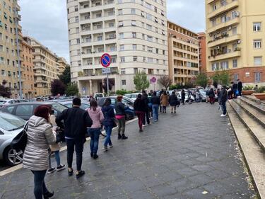 Peruviani al voto in Italia 4