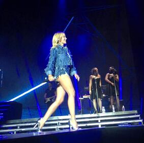 Kylie Minogue sexy per un calendario 8