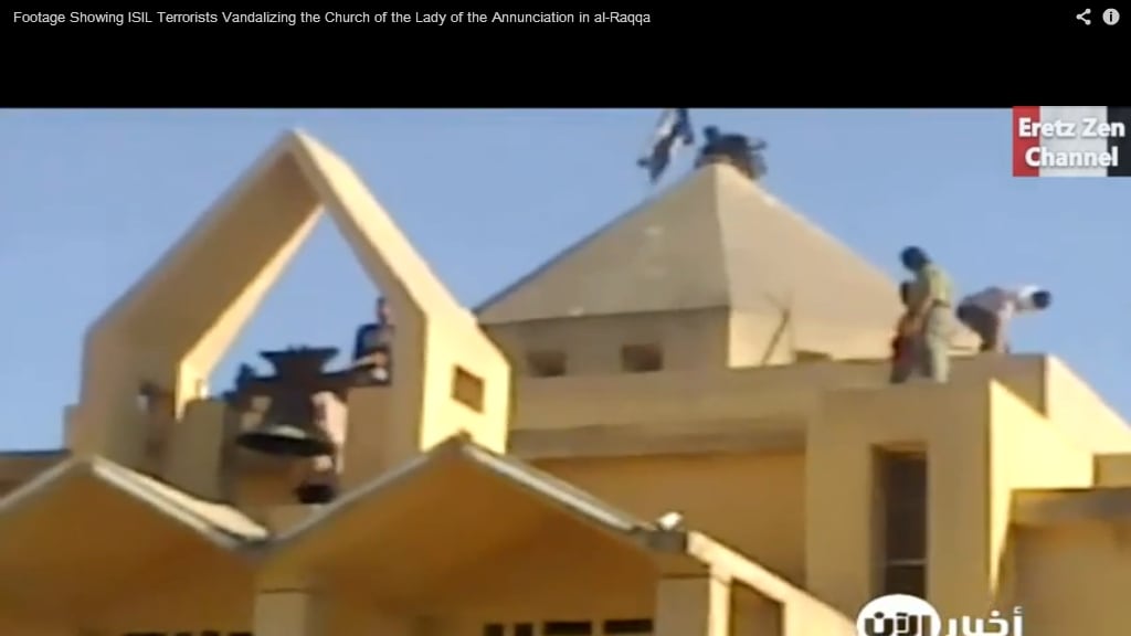 La bandiera di Al Qaida sulle chiese profanate Ecco la Siria dei ribelli