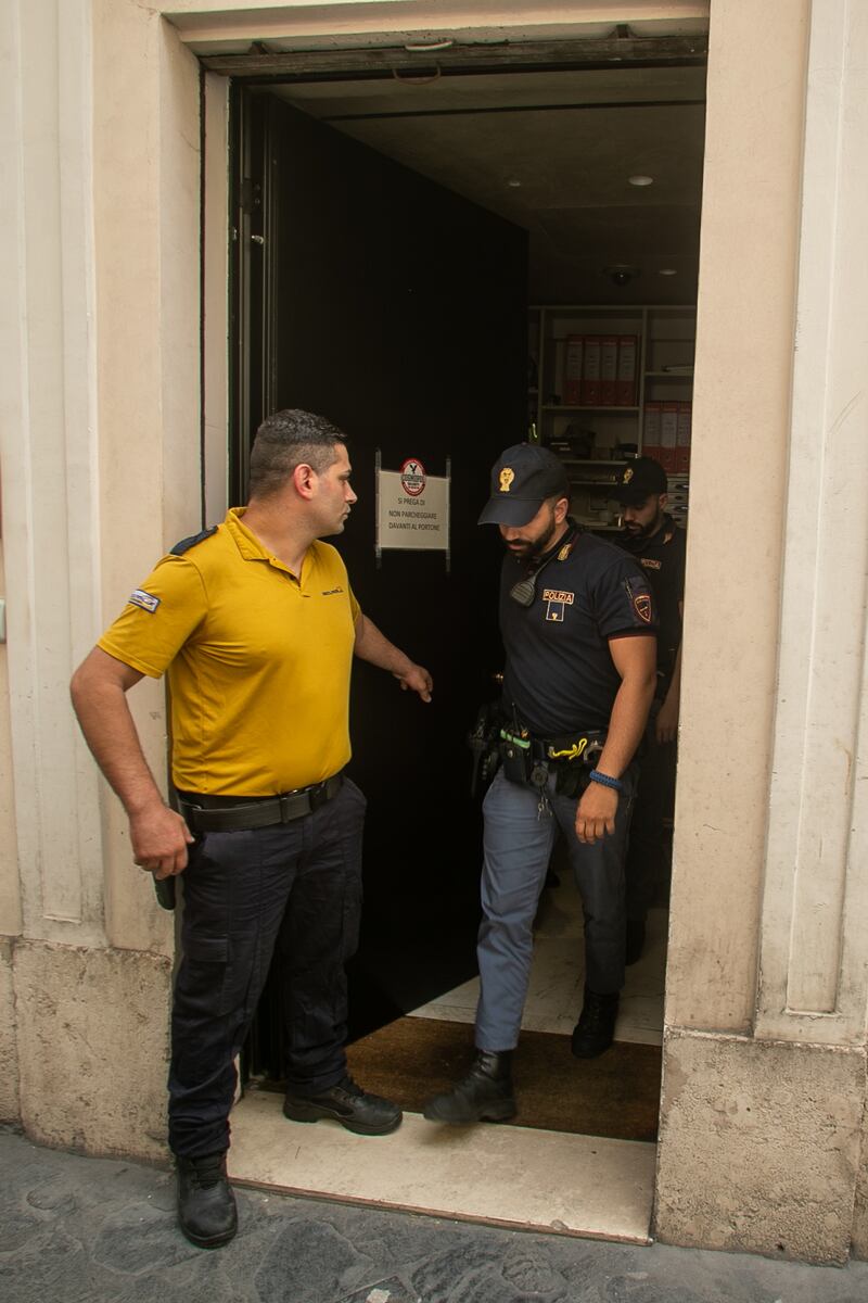 Dai sotterranei fanno un buco ed entrano da Bulgari: bottino di 500mila euro 3