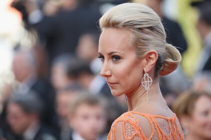 Lady Victoria Hervey a Cannes: sul red carpet è nuda 1