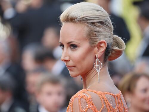 Lady Victoria Hervey a Cannes: sul red carpet è nuda