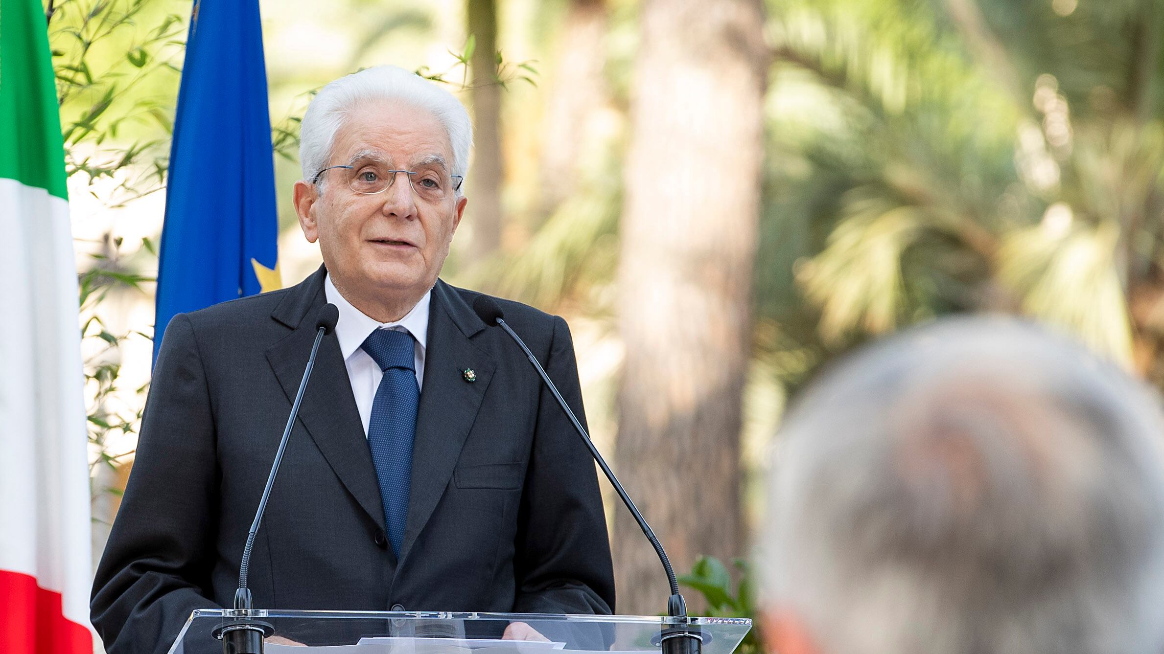 Il monito di Mattarella: "Vaccinarsi è un dovere"