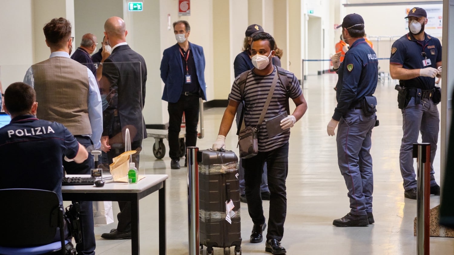 Bengalese a lavoro con Covid: scatta allarme focolaio a Roma