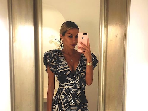 Sabrina Ghio: "Mi hanno cacciato dal ristorante". Ma il proprietario nega