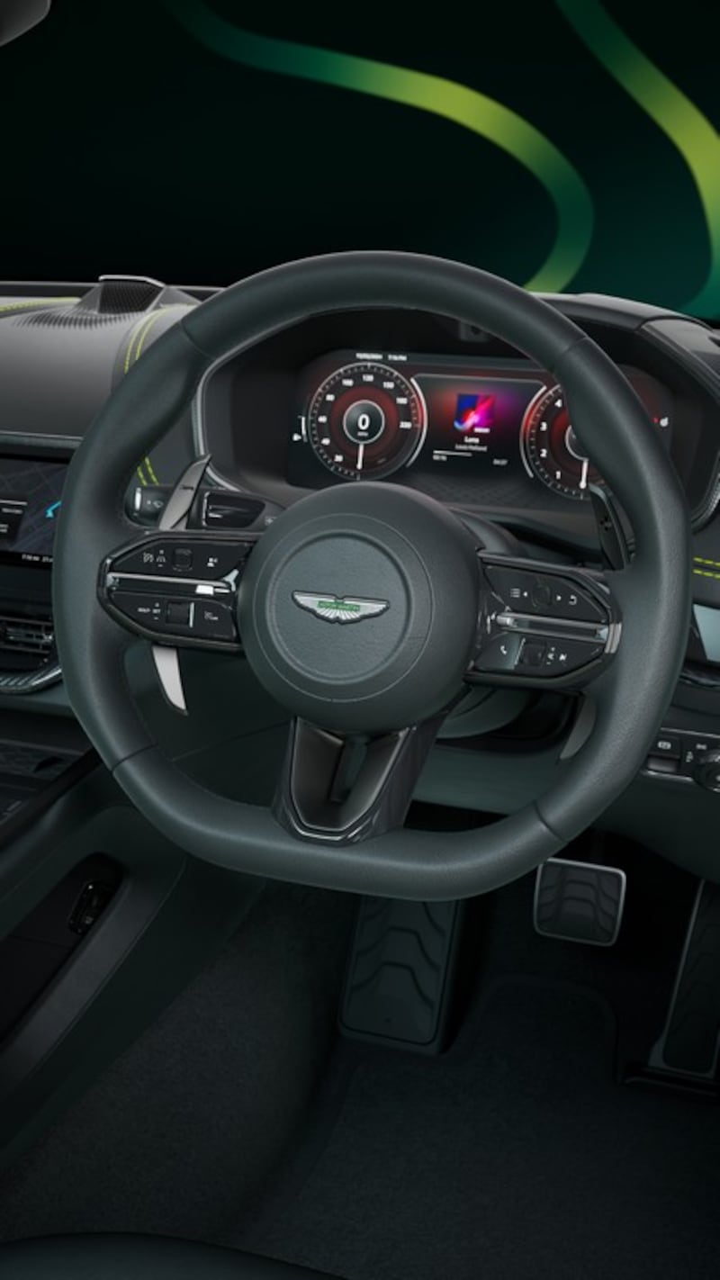 Aston Martin DBX707 AMR24, guarda tutte le foto 9