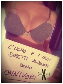 "Tette per la scienza": foto sexy contro le bufale  10