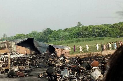 Pakistan, 146 morti nell'incidente a un'autocisterna 7