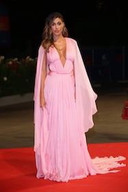 Belen Rodriguez a Venezia: la scollatura è inguinale 41