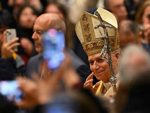 Prima messa di Natale da Papa per Leone XIV: "È festa della carità, della fede e della speranza"