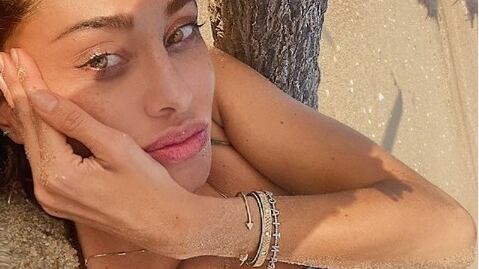 Belen lecca il ghiacciolo, i fan si scatenano: "Hai imitato Cecilia"