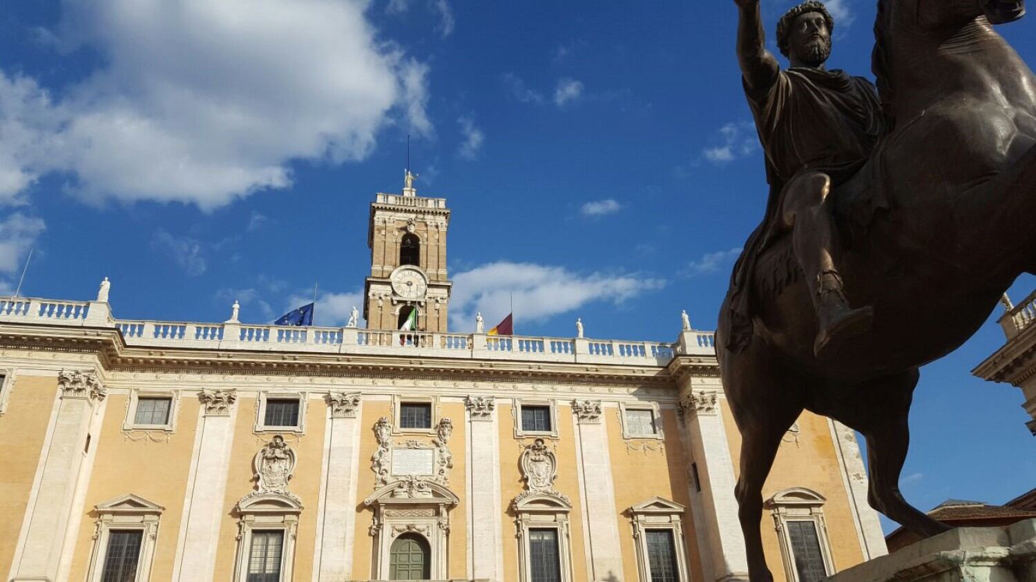 Roma, centrodestra avanti ma M5S "tiene"