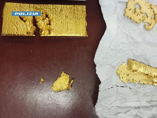 Ruba oro nella fonderia dove lavora. Incredibile: dove lo nascondeva