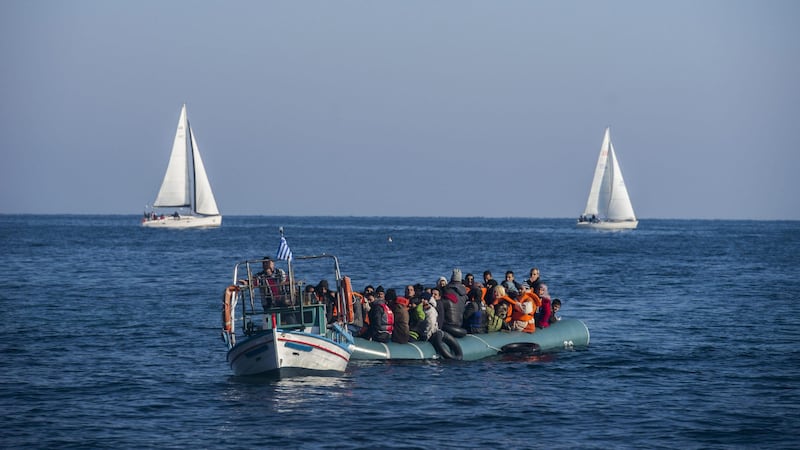 Migranti, la linea Meloni paga: giù gli sbarchi e su le espulsioni. FdI: “Onorato il mandato degli italiani”