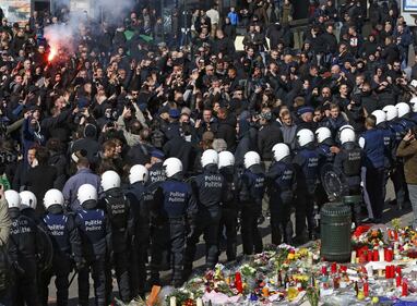 Bruxelles, estrema destra in piazza contro i terroristi islamici 6