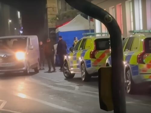 Orrore a Edimburgo, testa decapitata di un uomo per strada nella notte di Halloween