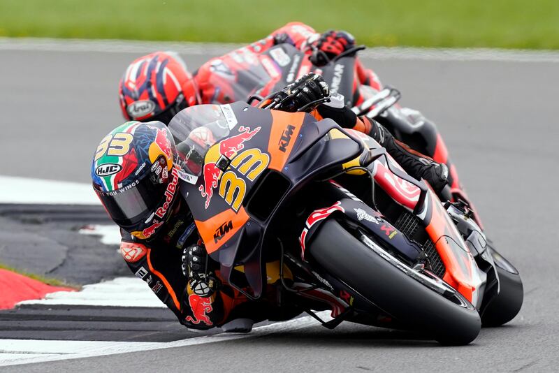 MotoGP, Espargaro beffa Bagnaia e trionfa a Silverstone: le immagini più belle della gara 13